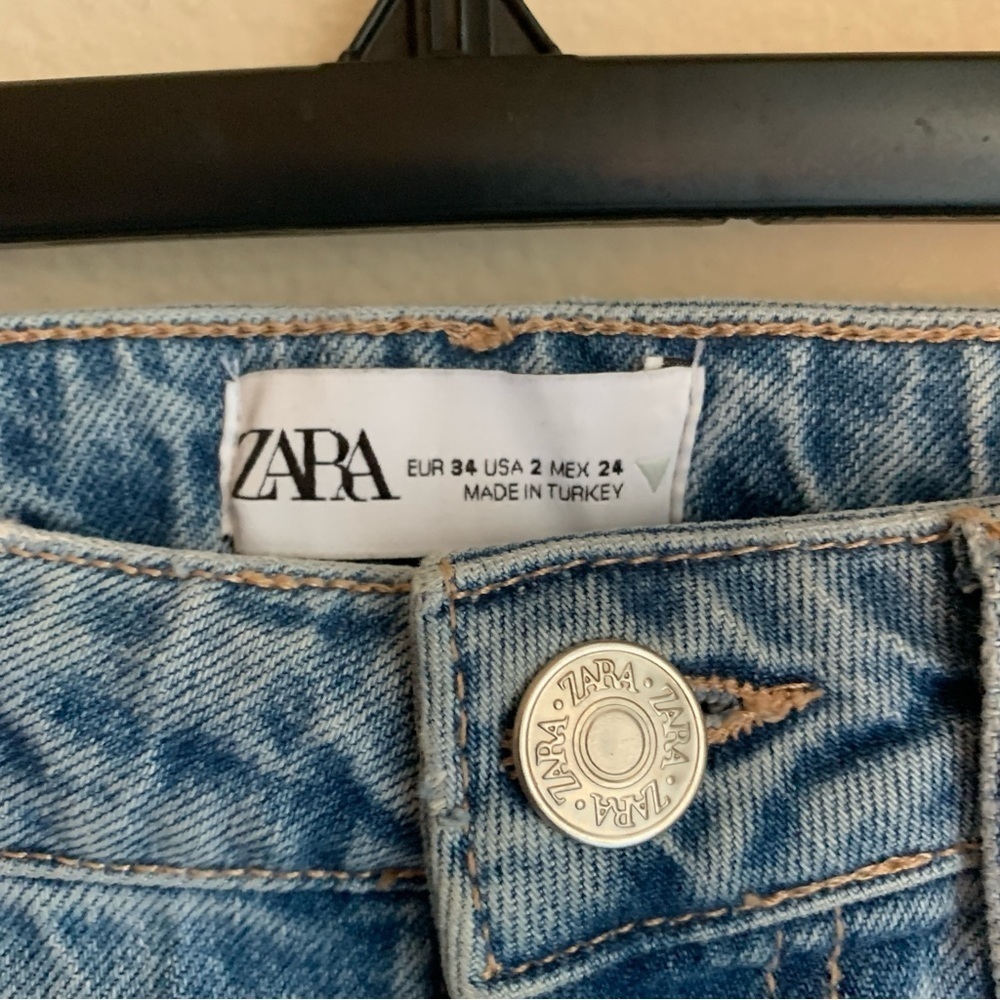 Zara Light Wash Distressed Jeans Size 2 - Picture 4 of 6